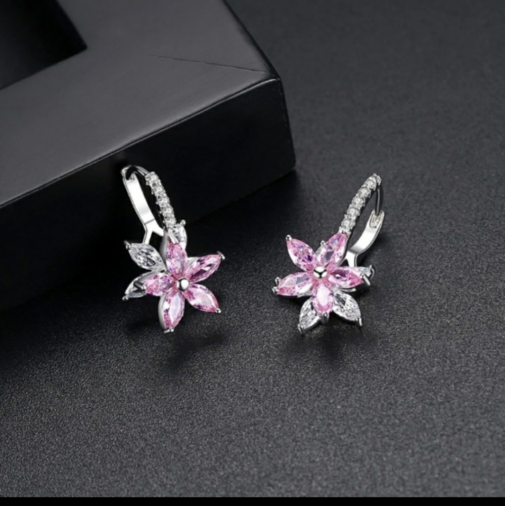 NEW!💙💎BEAUTIFUL💗PINK💗FLOWER CZ DROPS!💎💙